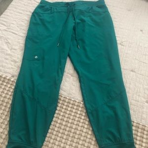 BARCO ONE Hunter Green scrub pants size Large Petite. In excellent condition.